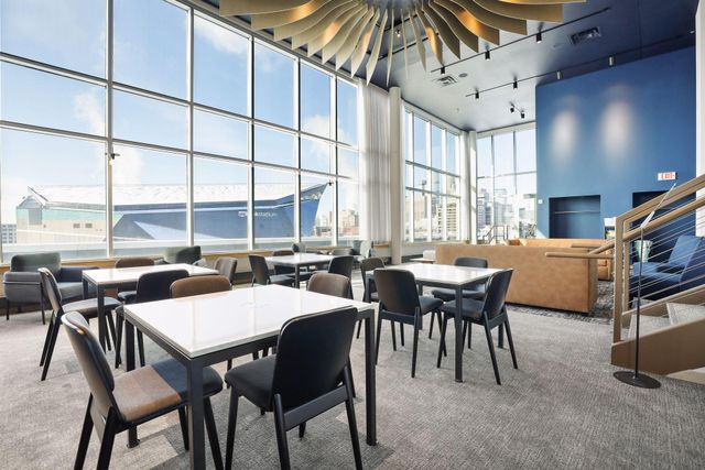 215 10th Avenue S 333, Minneapolis, MN 55415