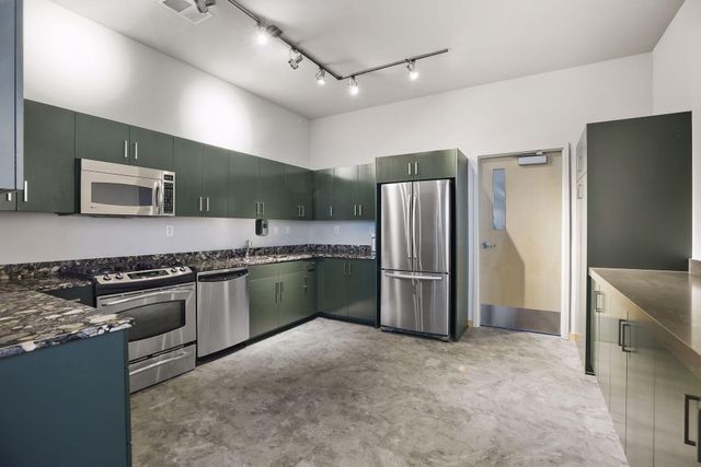 215 10th Avenue S 333, Minneapolis, MN 55415