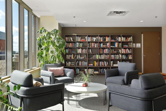 215 10th Avenue S 333, Minneapolis, MN 55415