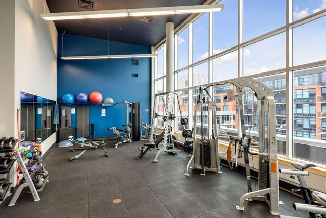 215 10th Avenue S 333, Minneapolis, MN 55415