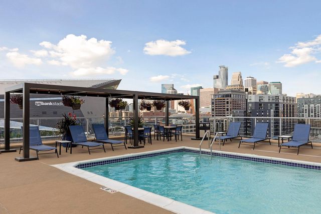 215 10th Avenue S 333, Minneapolis, MN 55415