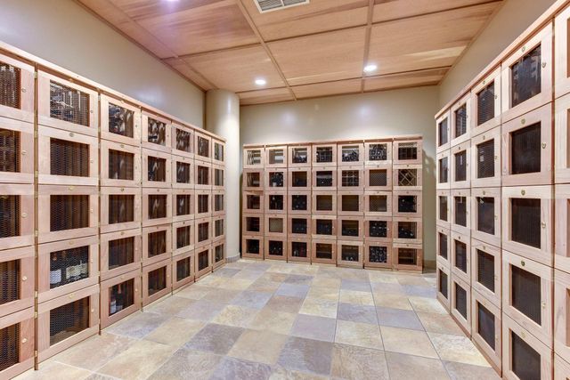 215 10th Avenue S 333, Minneapolis, MN 55415