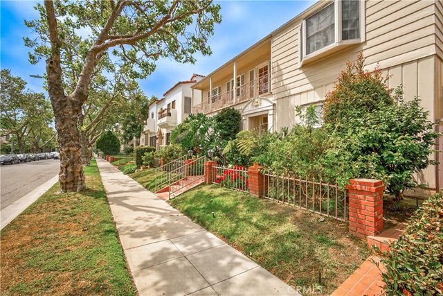 135 S Canon Drive, Beverly Hills, CA 90212