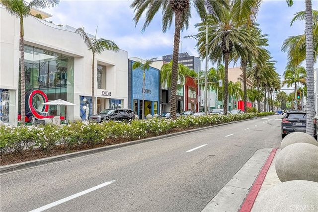 135 S Canon Drive, Beverly Hills, CA 90212