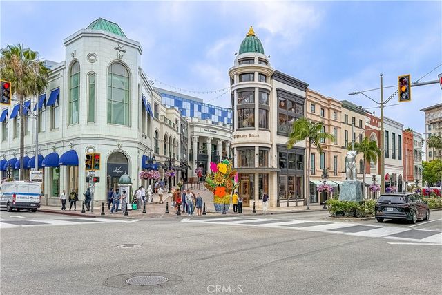 135 S Canon Drive, Beverly Hills, CA 90212