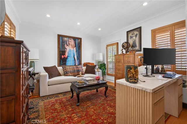 135 S Canon Drive, Beverly Hills, CA 90212