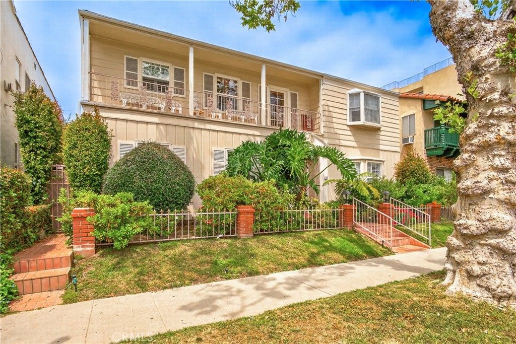 135 S Canon Drive, Beverly Hills, CA 90212