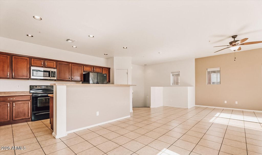 Image 5 of property listing at 1441 N 80TH Lane, Phoenix, AZ 85043