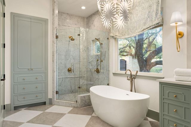 7825 Lynchburg DR, Austin, TX 78738