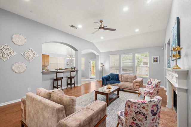 7 Caelin Court, The Woodlands, TX 77382