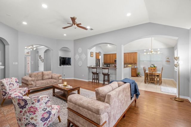 7 Caelin Court, The Woodlands, TX 77382