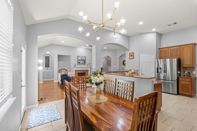 7 Caelin Court, The Woodlands, TX 77382