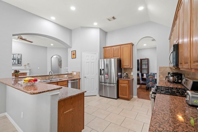 7 Caelin Court, The Woodlands, TX 77382