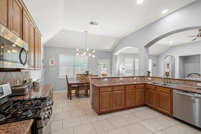 7 Caelin Court, The Woodlands, TX 77382