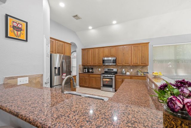 7 Caelin Court, The Woodlands, TX 77382