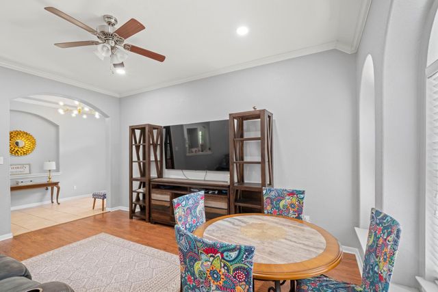 7 Caelin Court, The Woodlands, TX 77382