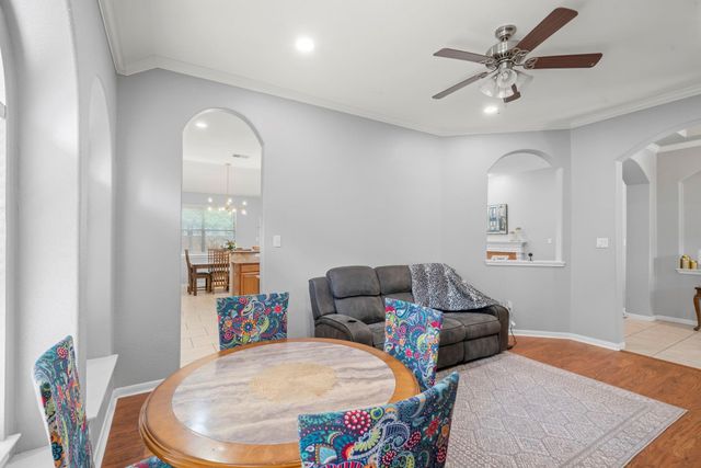 7 Caelin Court, The Woodlands, TX 77382