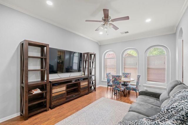 7 Caelin Court, The Woodlands, TX 77382