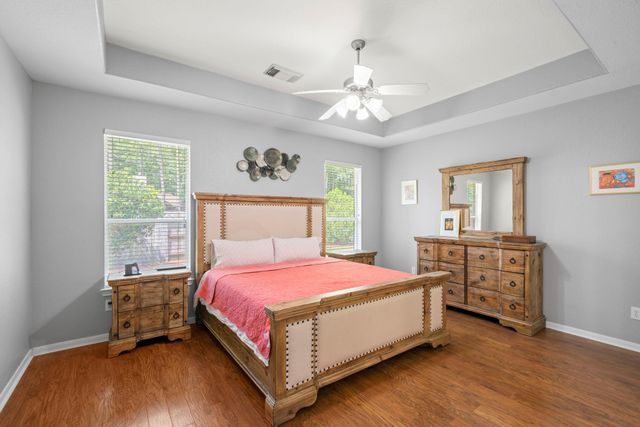 7 Caelin Court, The Woodlands, TX 77382