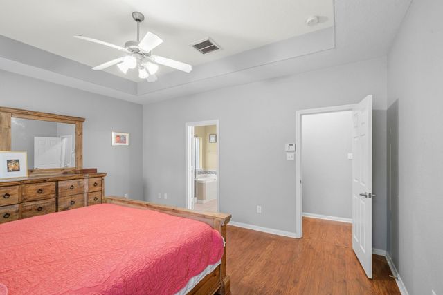 7 Caelin Court, The Woodlands, TX 77382