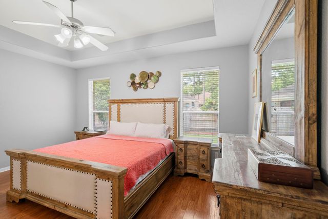 7 Caelin Court, The Woodlands, TX 77382