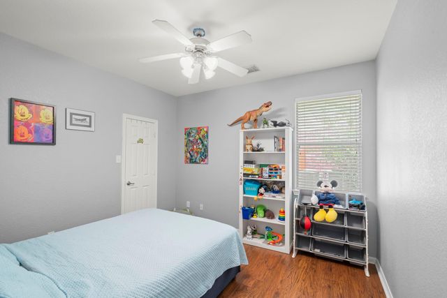 7 Caelin Court, The Woodlands, TX 77382