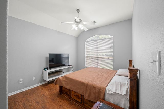 7 Caelin Court, The Woodlands, TX 77382