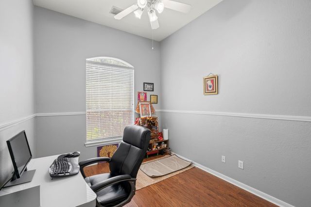 7 Caelin Court, The Woodlands, TX 77382