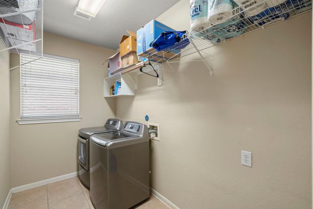 7 Caelin Court, The Woodlands, TX 77382