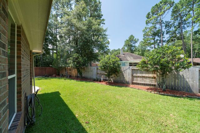 7 Caelin Court, The Woodlands, TX 77382