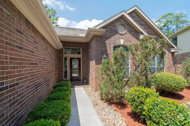 7 Caelin Court, The Woodlands, TX 77382