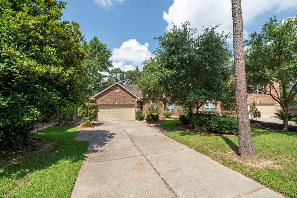 7 Caelin Court, The Woodlands, TX 77382