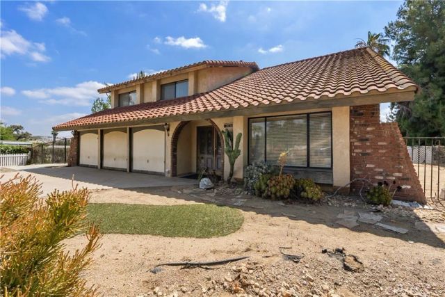 17656 Mockingbird Hill Circle, Riverside, CA 92504