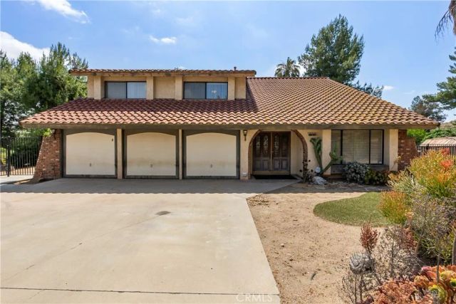 17656 Mockingbird Hill Circle, Riverside, CA 92504