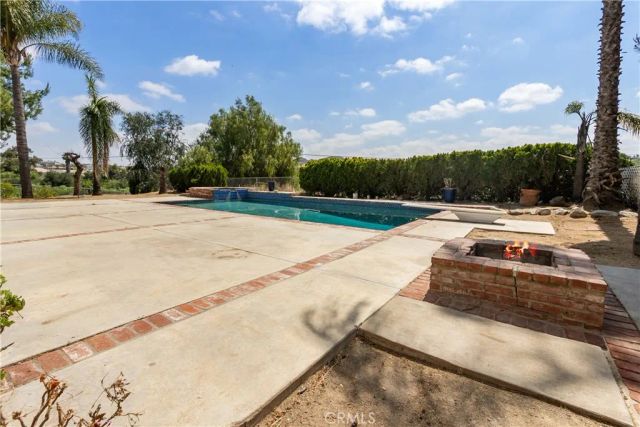 17656 Mockingbird Hill Circle, Riverside, CA 92504
