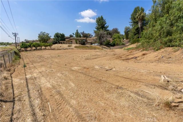 17656 Mockingbird Hill Circle, Riverside, CA 92504