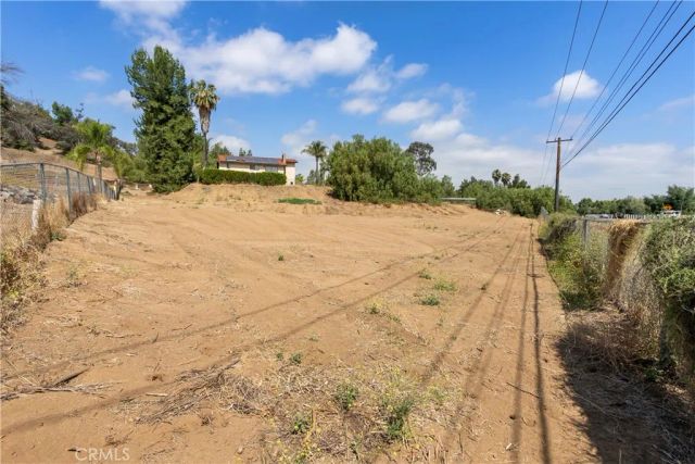 17656 Mockingbird Hill Circle, Riverside, CA 92504