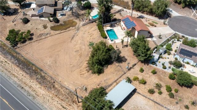 17656 Mockingbird Hill Circle, Riverside, CA 92504