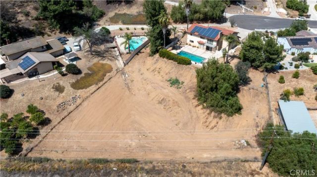 17656 Mockingbird Hill Circle, Riverside, CA 92504