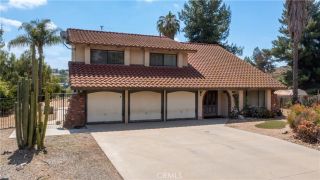 17656 Mockingbird Hill Circle, Riverside, CA 92504