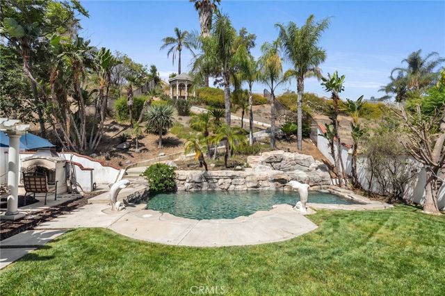 588 Hillsborough Way, Corona, CA 92879