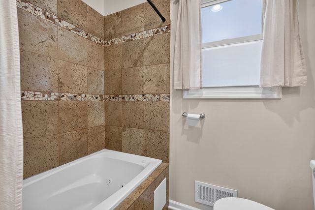 6365 N Mobile Avenue, Chicago, IL 60646