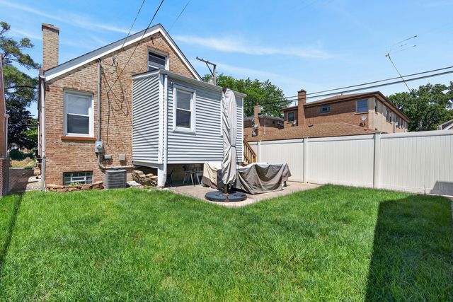 6365 N Mobile Avenue, Chicago, IL 60646