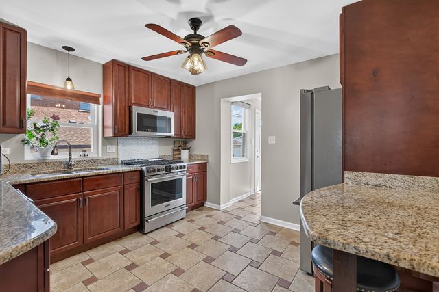 6365 N Mobile Avenue, Chicago, IL 60646
