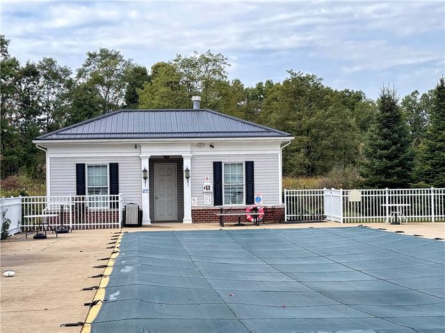 203 Sonie Dr, Ohio Twp, PA 15143