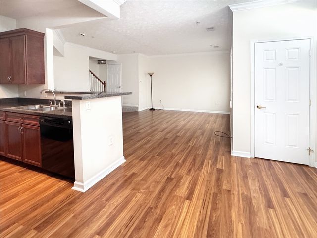 203 Sonie Dr, Ohio Twp, PA 15143