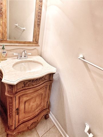 203 Sonie Dr, Ohio Twp, PA 15143
