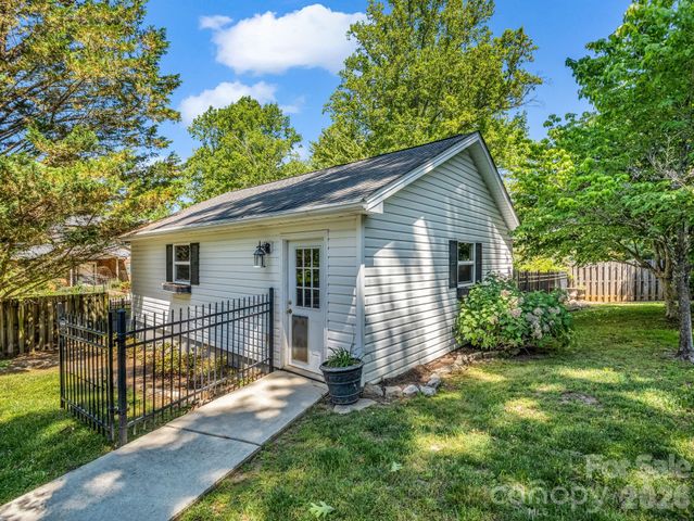 536 Maple Street, Brevard, NC 28712
