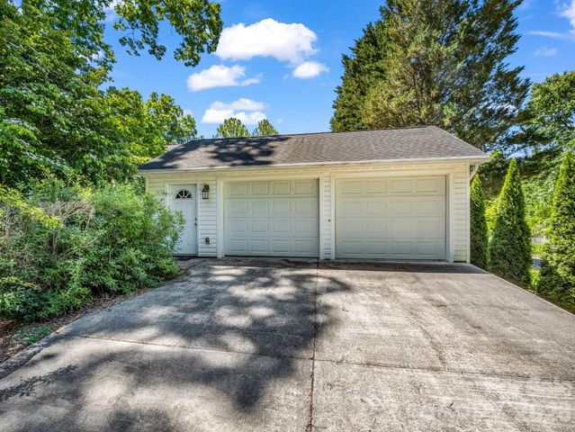 536 Maple Street, Brevard, NC 28712