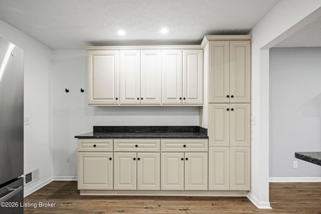 373 Circle Dr, Shepherdsville, KY 40165